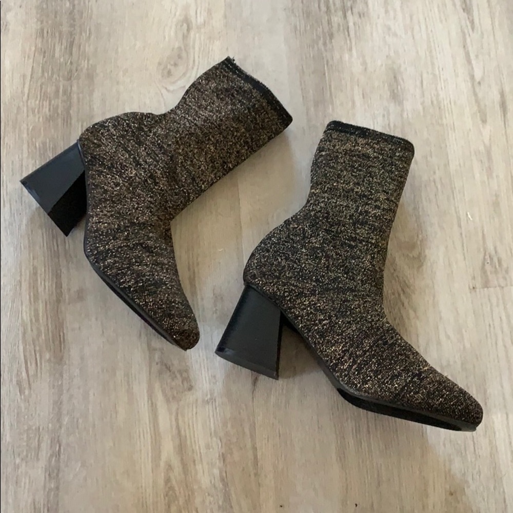 BESTON BLACK AND GOLD SOCK BOOTIES